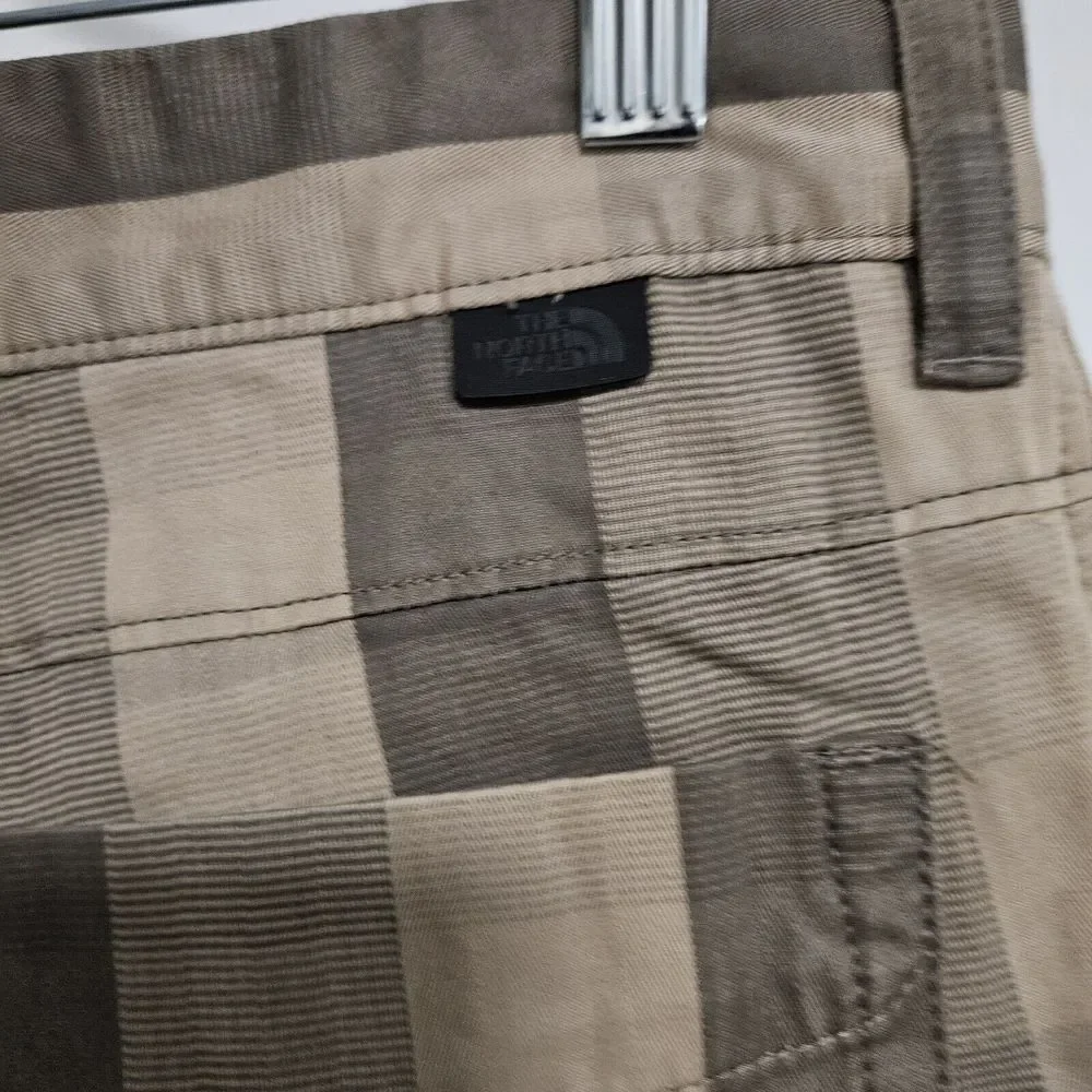 The North Face Size 38 x 10 Beige‎ Plaid 5-pocket Cotton Blend Short